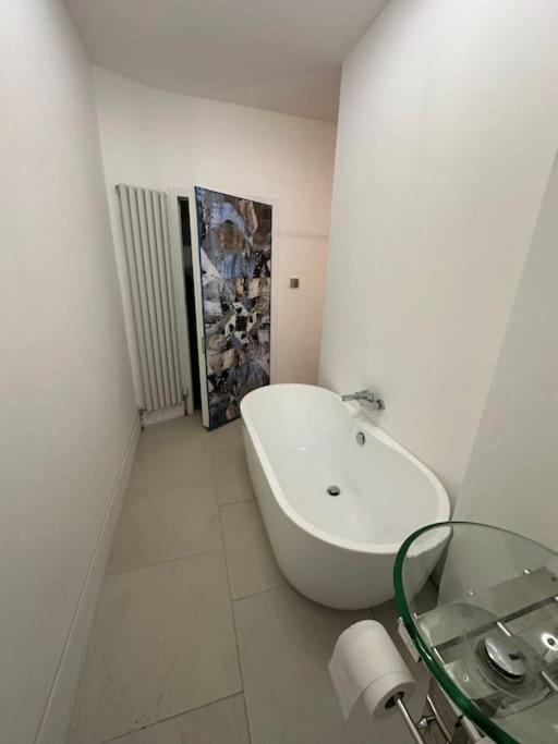 Apartment 2 Bedroom Flat Wembley *