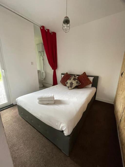 Apartment 2 Bedroom Flat Wembley London