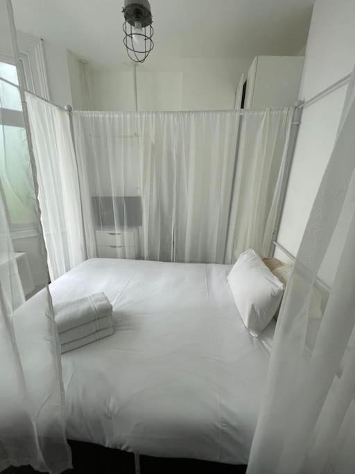 2 Bedroom Flat Wembley * London
