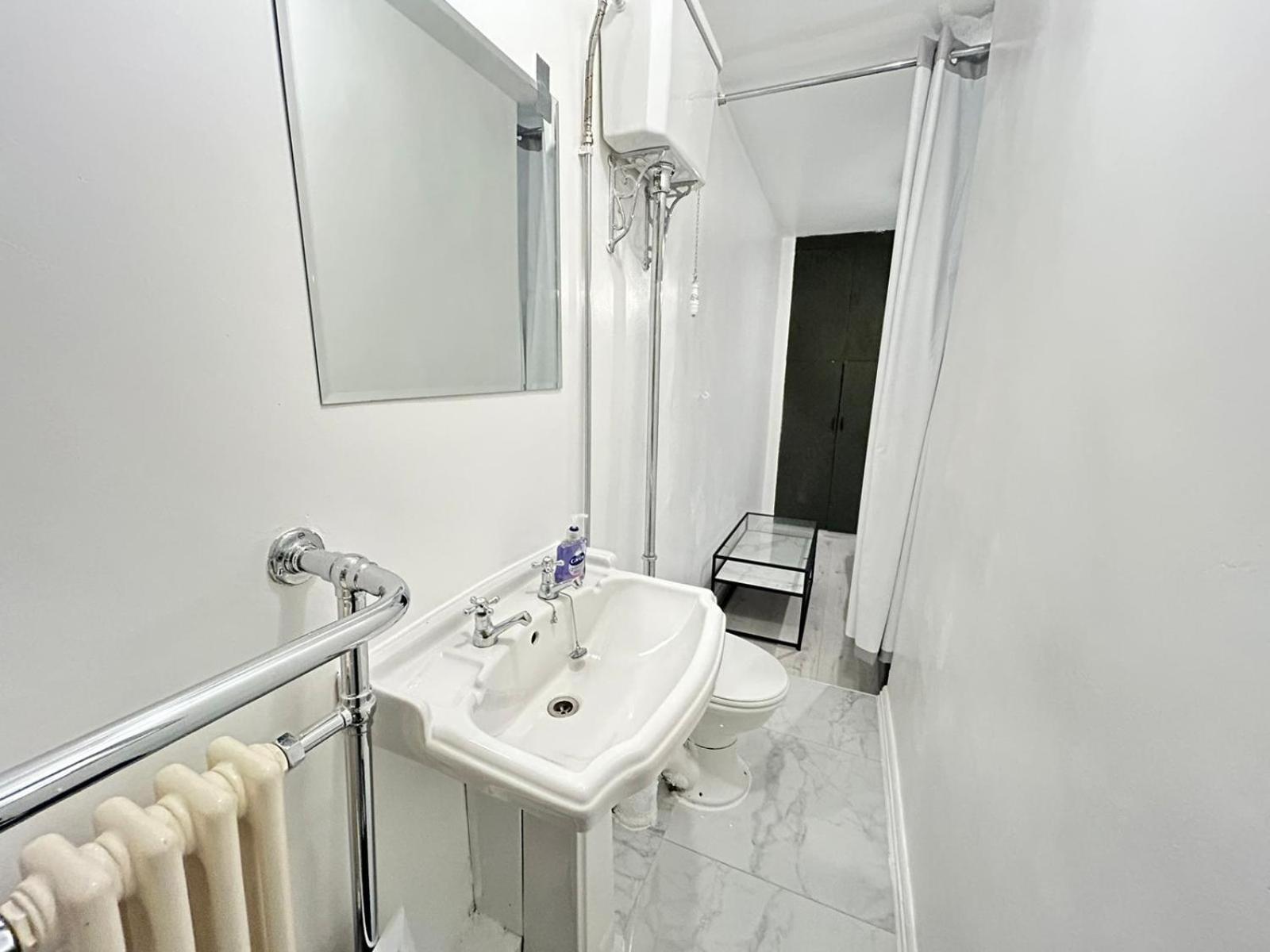 2 Bedroom Flat Wembley * London