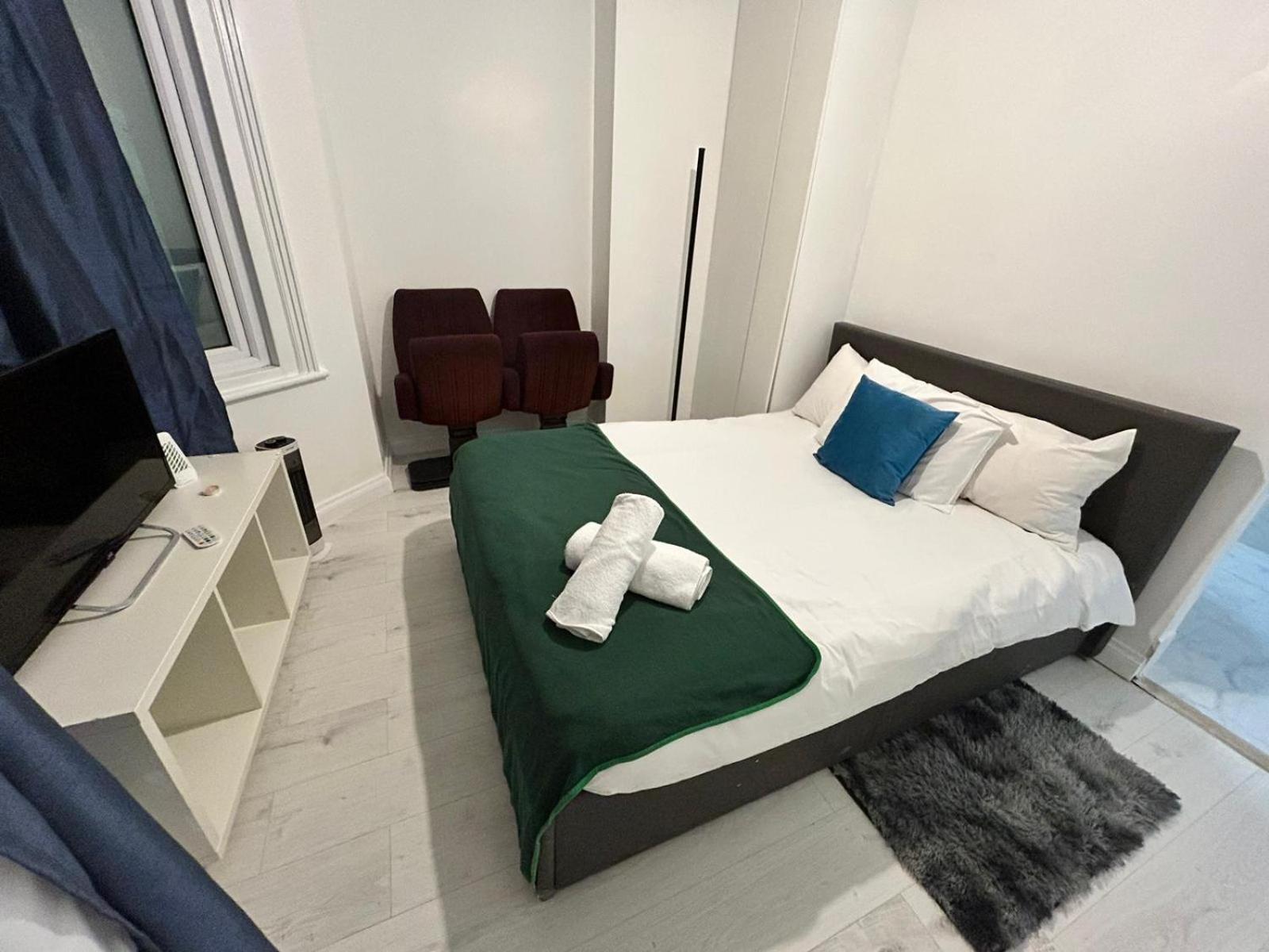 2 Bedroom Flat Wembley * London