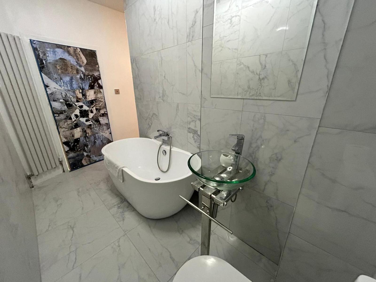 Apartment 2 Bedroom Flat Wembley London
