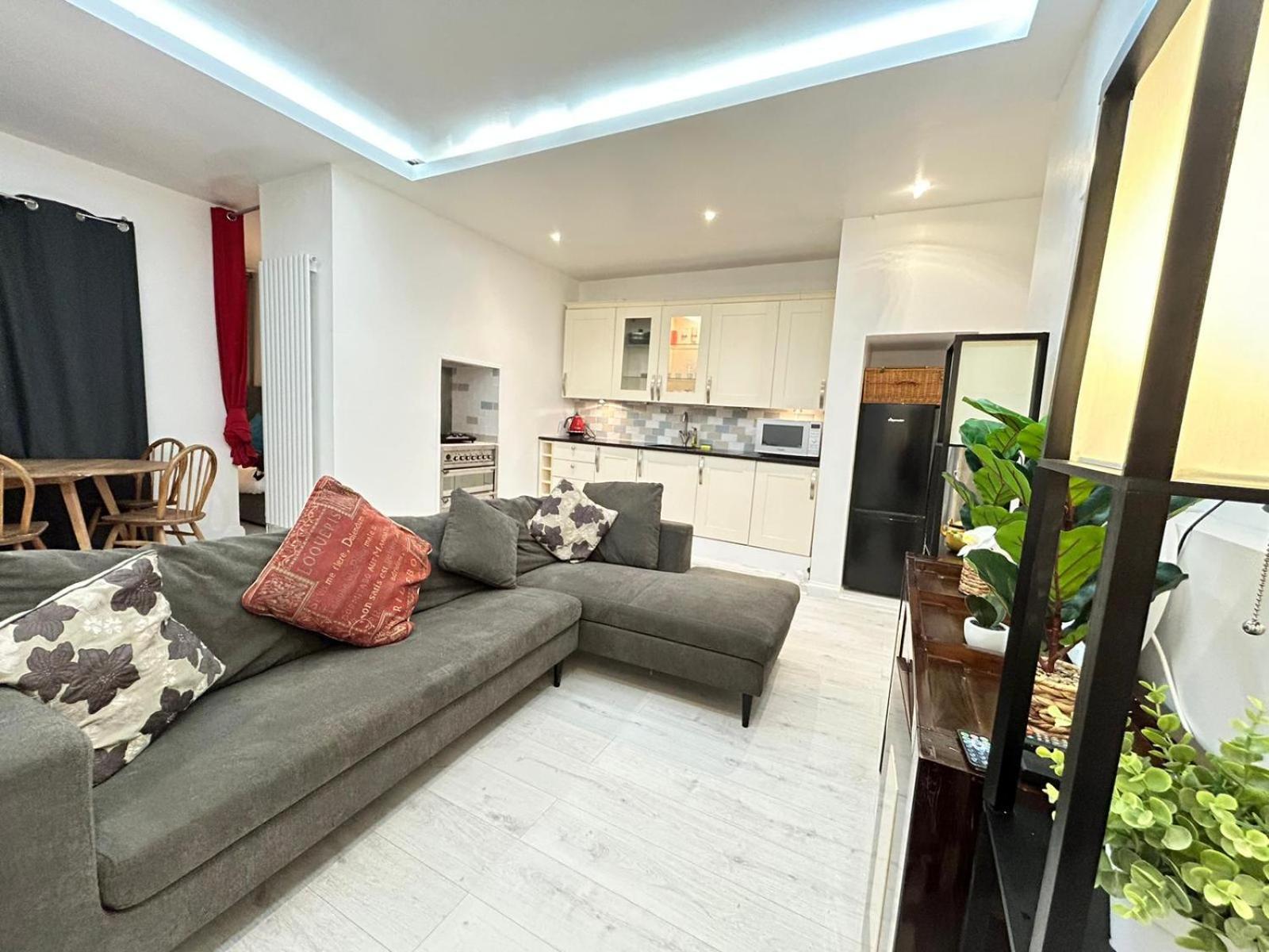 Apartment 2 Bedroom Flat Wembley