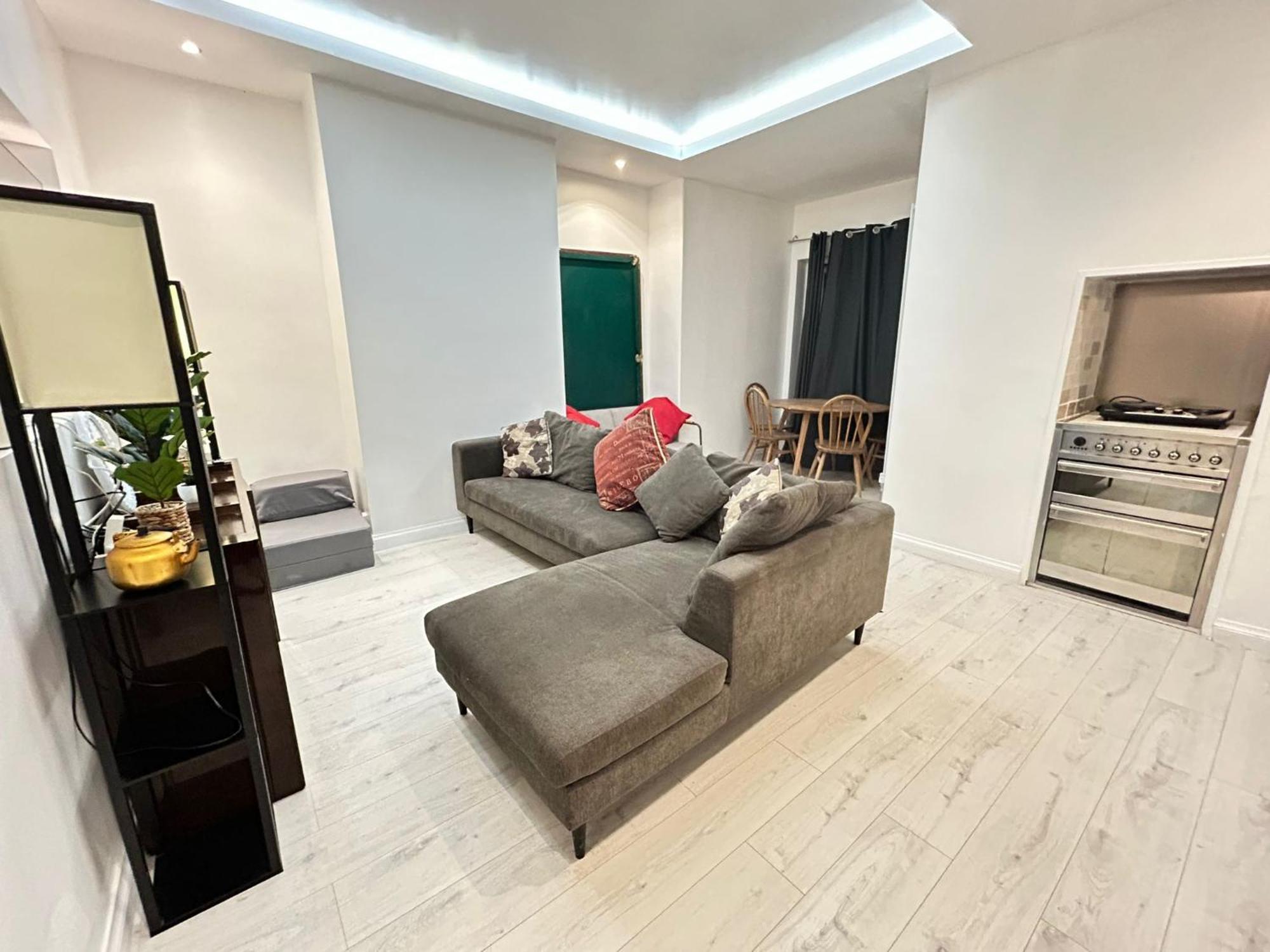2 Bedroom Flat Wembley Apartment London