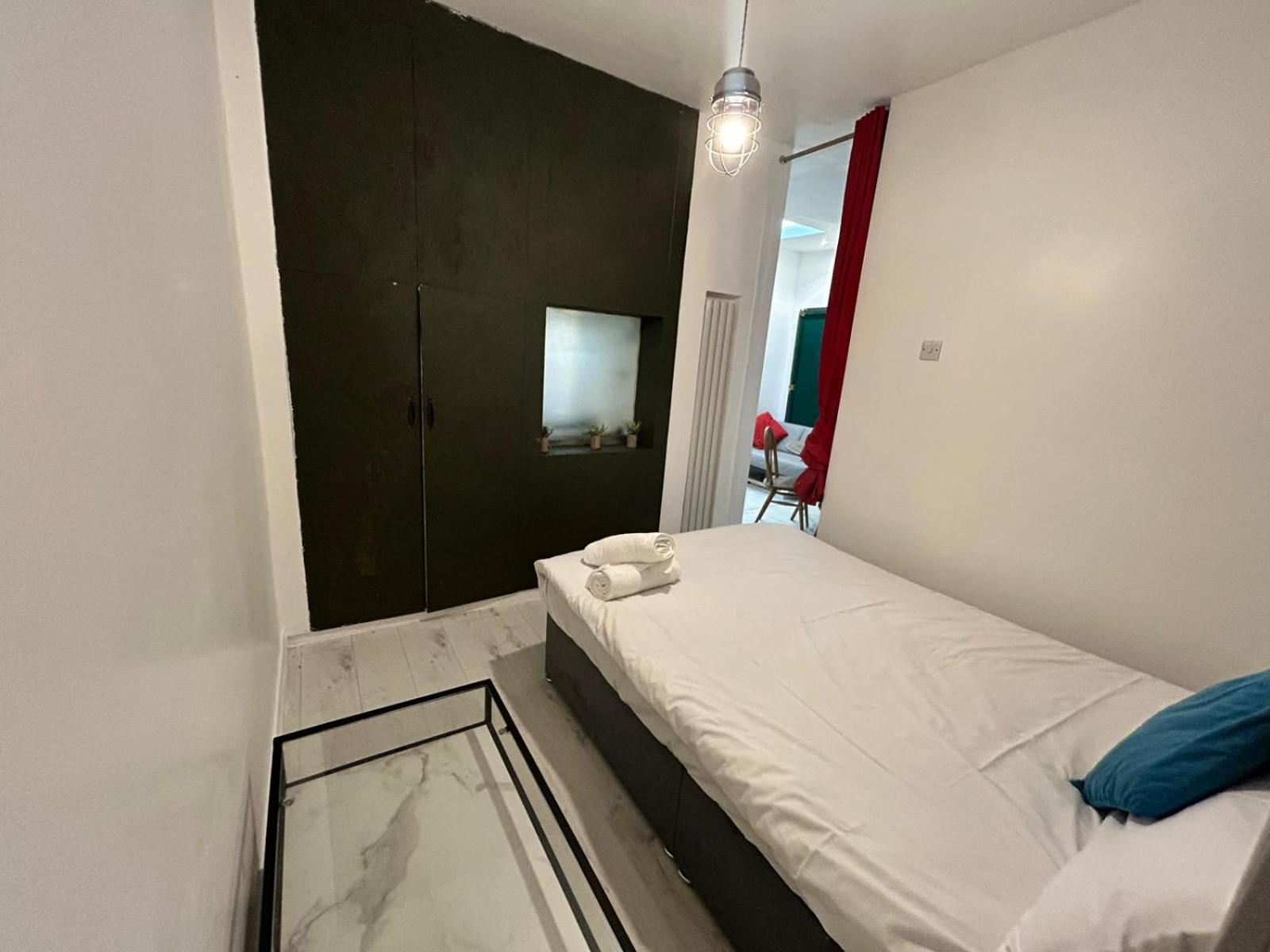 2 Bedroom Flat Wembley * London